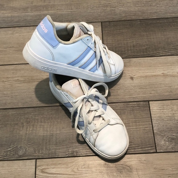 Girls Adidas Sneakers size 5 - Picture 1 of 11